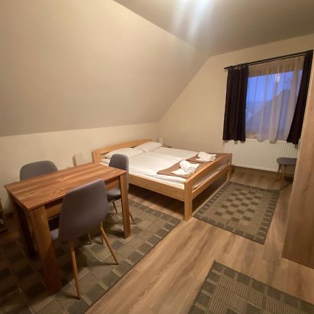 Gradics Panzio Hotel Siculeni Luaran gambar