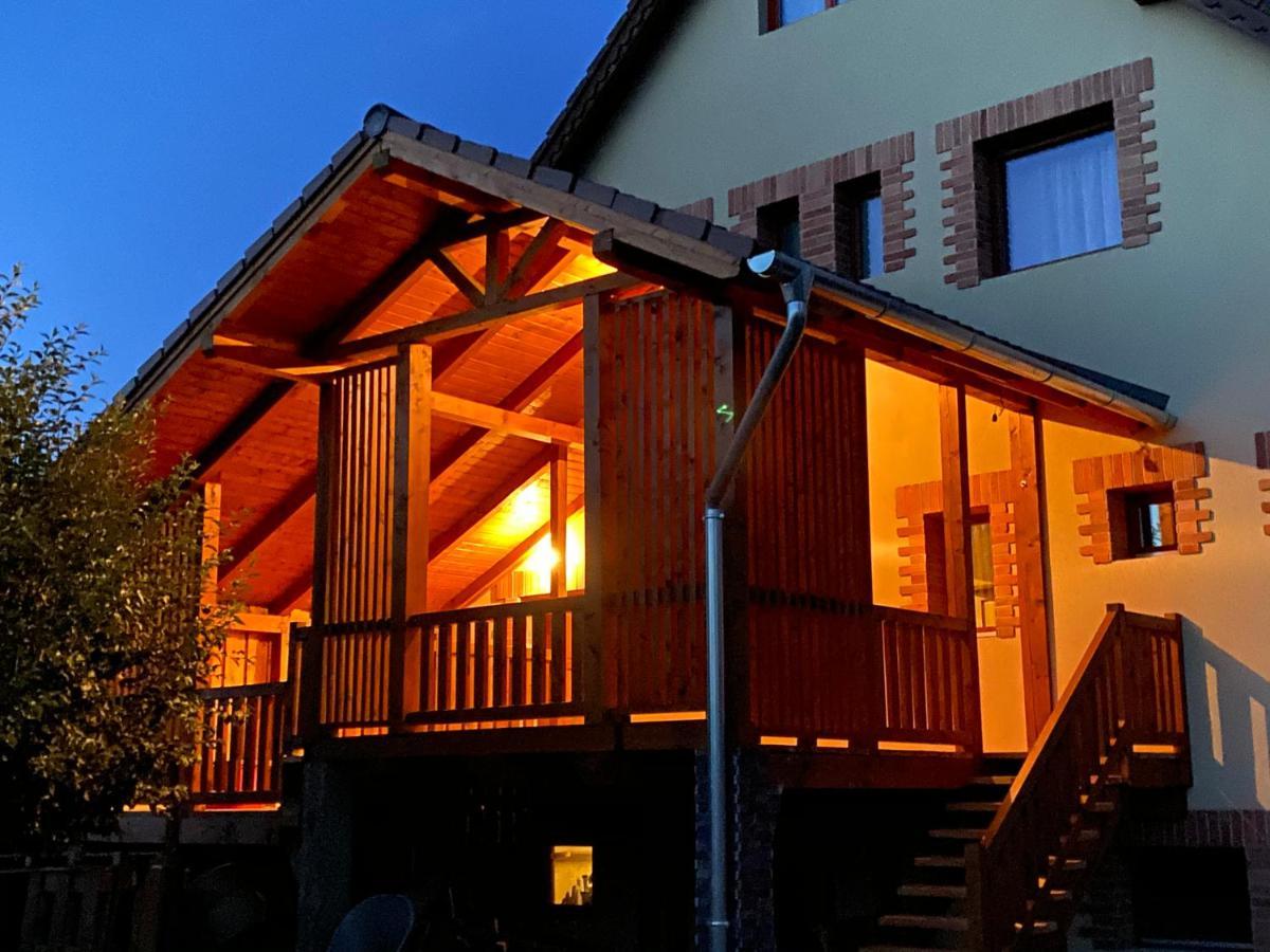 Gradics Panzio Hotel Siculeni Luaran gambar