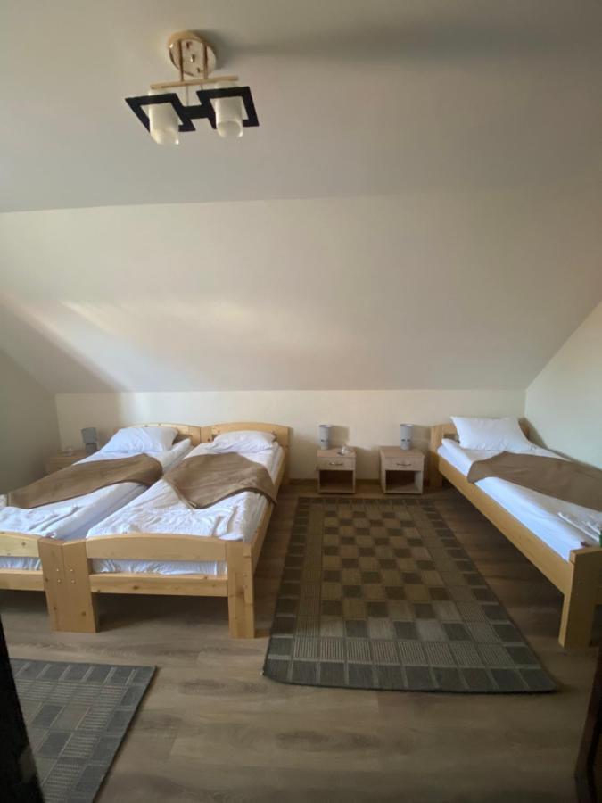 Gradics Panzio Hotel Siculeni Luaran gambar