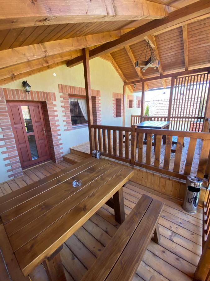 Gradics Panzio Hotel Siculeni Luaran gambar