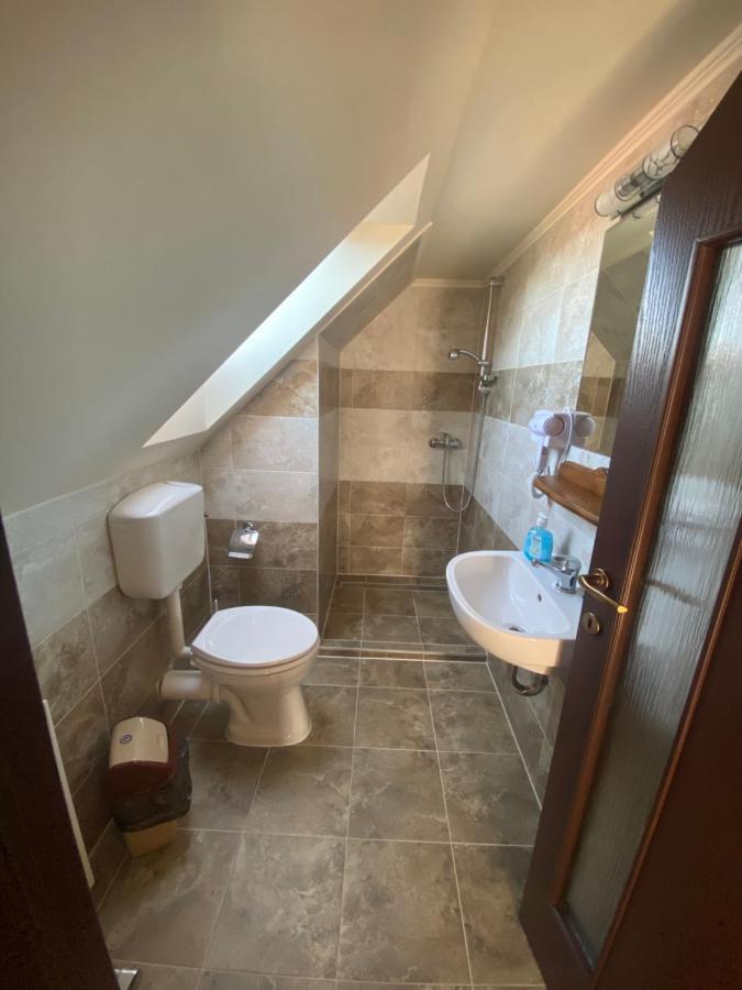 Gradics Panzio Hotel Siculeni Luaran gambar