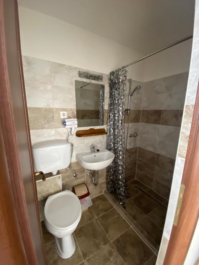 Gradics Panzio Hotel Siculeni Luaran gambar