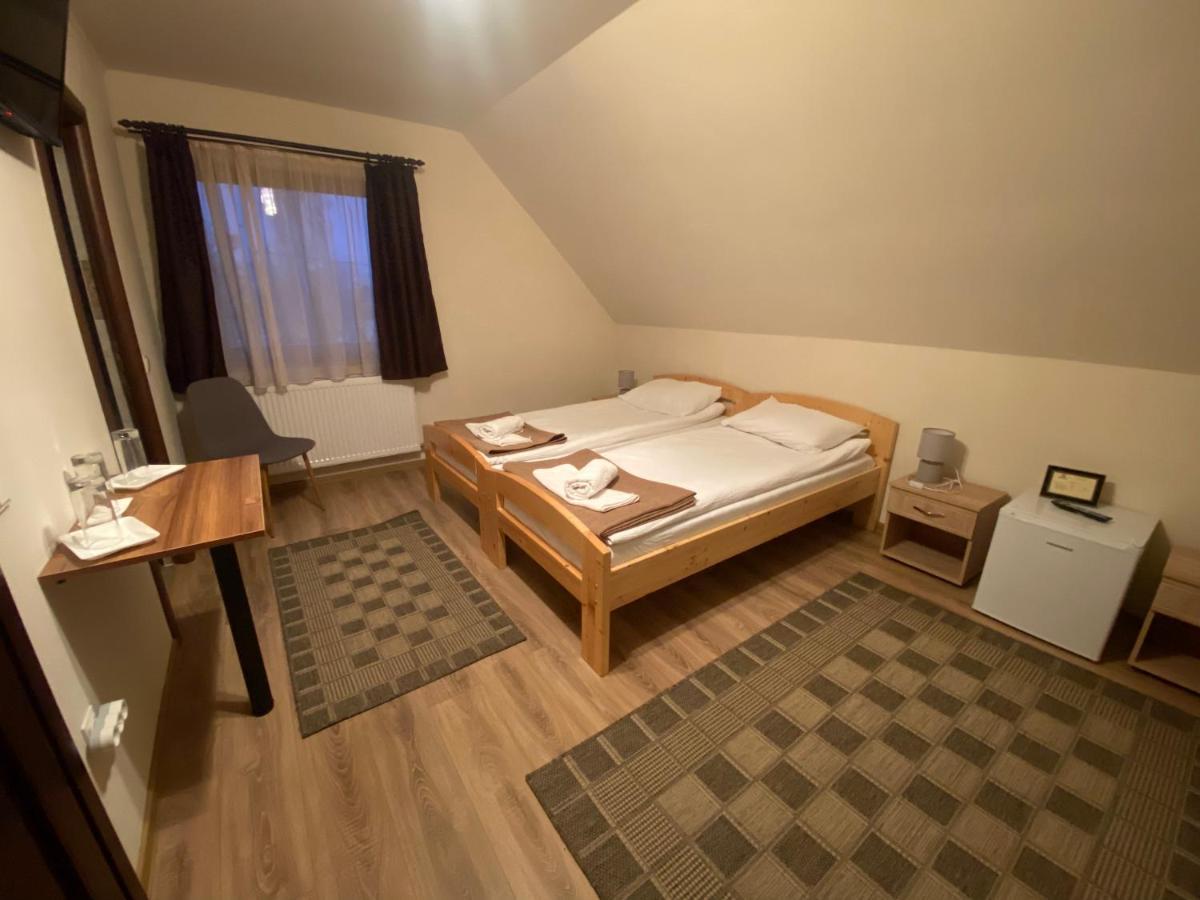 Gradics Panzio Hotel Siculeni Luaran gambar
