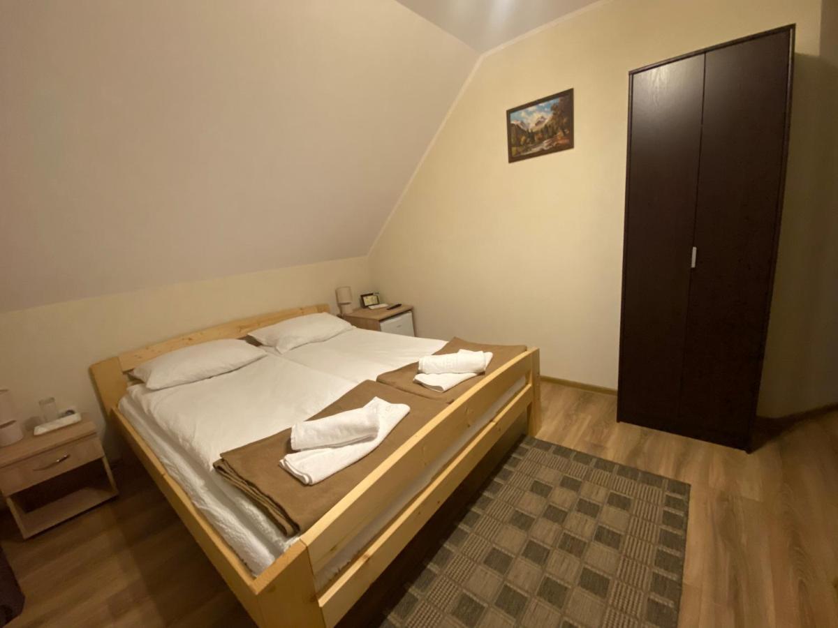 Gradics Panzio Hotel Siculeni Luaran gambar